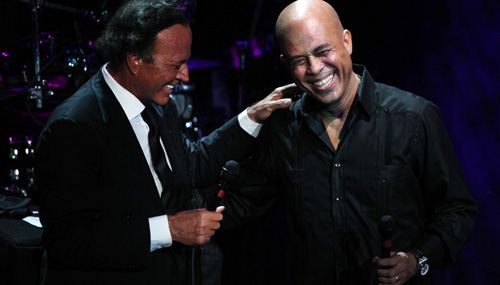Spanish singer Julio Iglesias (L) and former singer and current President of Haiti, Michel Martelly (R), perform during a charity concert for an institution presided by Haiti's First Lady at La Romana, Dominican Republic, late 28 December 2012